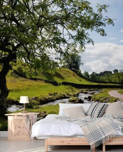 Decorazione murale con albero e ruscello