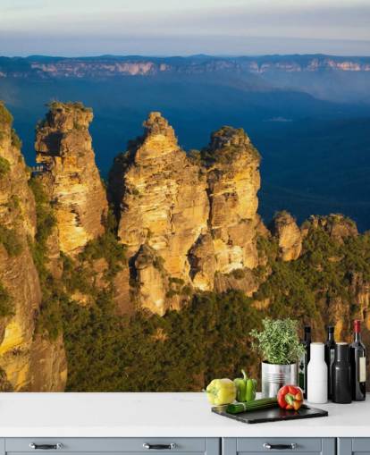 fondo de pantalla de tres montañas en una montaña