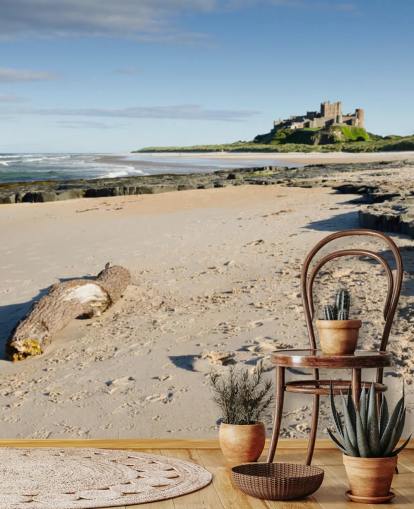 Fondo de pantalla Playa con castillo en la distancia