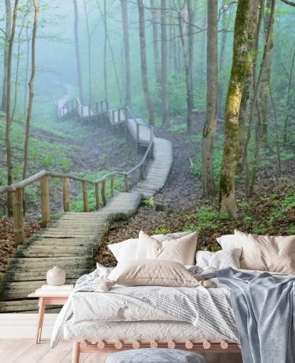 groene en bruine op maat gemaakte bosbehangmuurschildering genaamd Foggy Forest Stairway