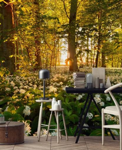 grüne, individuell gestaltbare Wald-Wandtapete mit dem Titel Beautiful Sunlit Forest für Schlafzimmer und Wohnzimmer