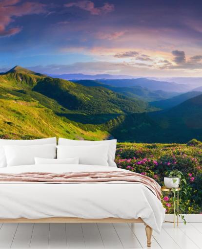 grøn og lilla bjergtapet vægmaleri kaldet Lush Green Mountains til soveværelser, stuer og hjemmekontorer