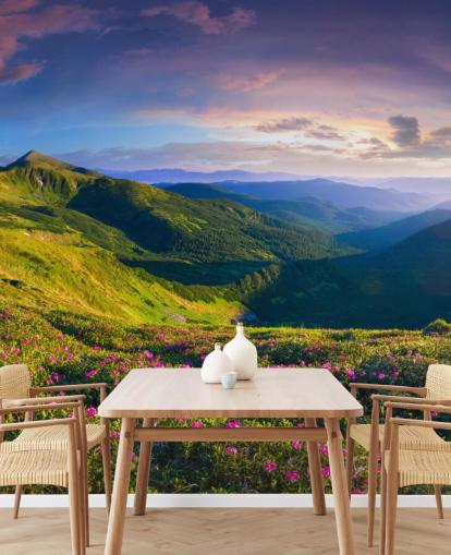 papier peint mural de montagnes vertes et violettes appelé Lush Green Mountains pour les chambres, les salons et les bureaux à domicile