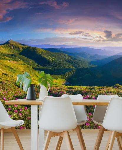 mural de papel de parede de montanha verde e roxo chamado Lush Green Mountains para quartos, salas de estar e escritórios domésticos mural de papel de parede de montanha verde e roxo chamado Lush Green Mountains para quartos, salas de estar e escritórios domésticos