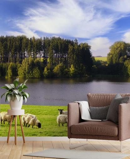 Carta da parati con pecore da un fiume Carta da parati con pecore da un fiume