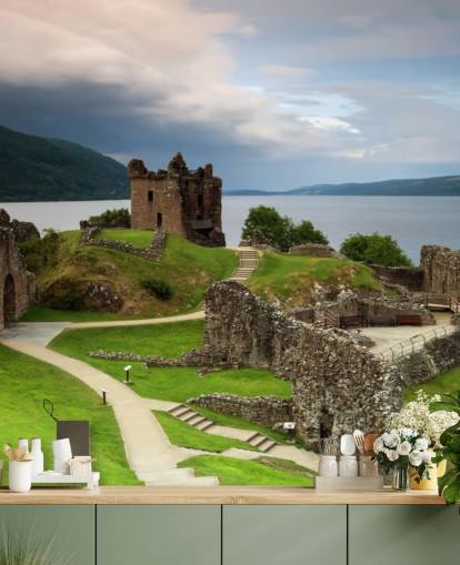 Schottisches Schloss von Loch Ness Wallpaper