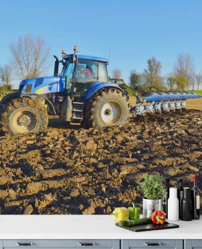 Blå traktor plöjning väggmålning