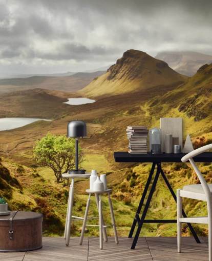 Myrskyiset pilvet ja vihreät vuoret seinämaalaus