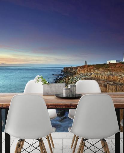 Mural de pared Faro rojo y blanco en un acantilado junto al mar Mural de pared Faro rojo y blanco en un acantilado junto al mar