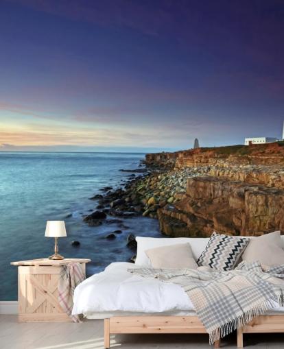 Rode en witte vuurtoren op Cliff by the Sea Wall Mural Rode en witte vuurtoren op Cliff by the Sea Wall Mural