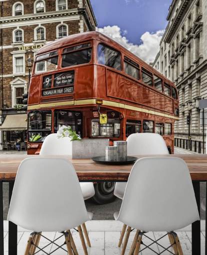 Ônibus vintage vermelho de dois andares de Londres em papel de parede de rua