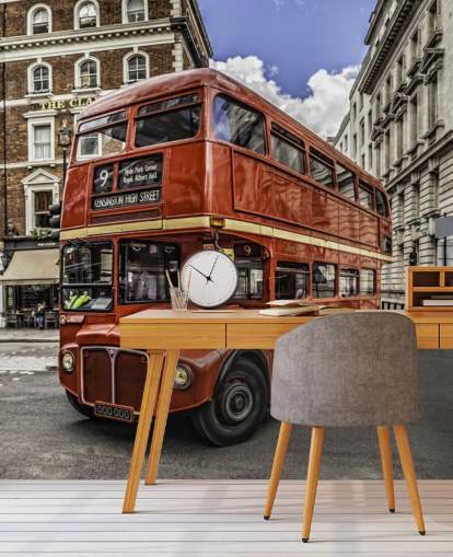 Vintage rode Londense dubbeldekker bus in straatbehang