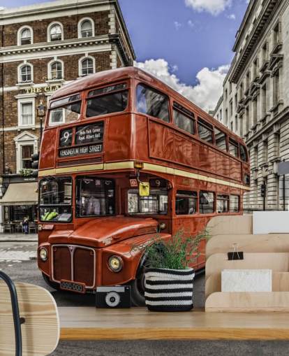 Vintage Red London Double Decker Buss i Street Bakgrund
