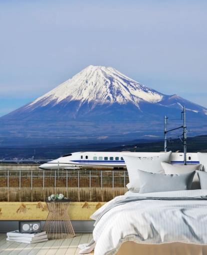 Schneebedeckter Berg Fuji und Zug Wallpaper