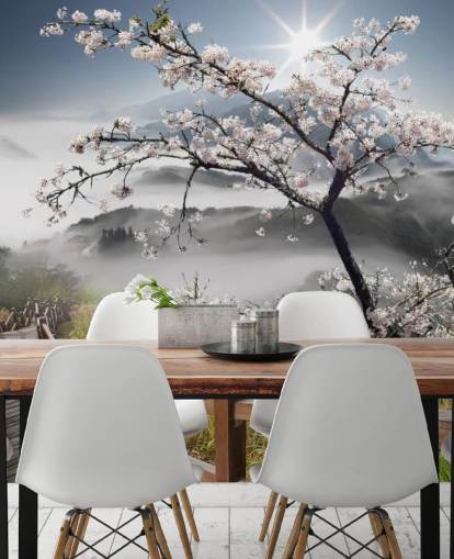 mistig wandelpad op een bergtop met kersenbloesembomen, behang genaamd Japanese Walkway voor kantoren