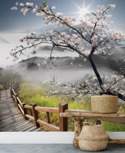 mistig wandelpad op een bergtop met kersenbloesembomen, behang genaamd Japanese Walkway voor kantoren