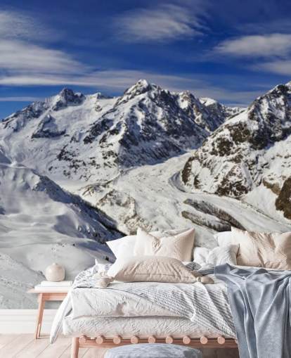Decorazione murale con montagne innevate e cieli blu Decorazione murale con montagne innevate e cieli blu