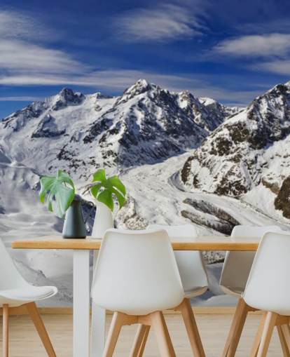 Besneeuwde bergen en blauwe luchten muurschildering