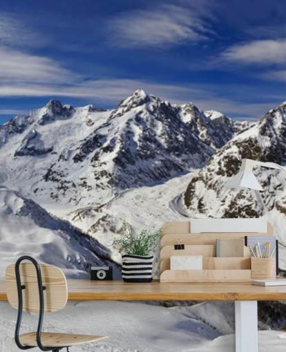 Snødekte fjell og blå himmel Mural