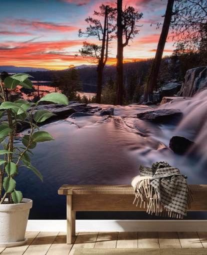 Roze en blauwe waterval en muurschildering van het meer