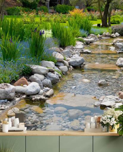 Jardín japonés relajante con papel tapiz de arroyo