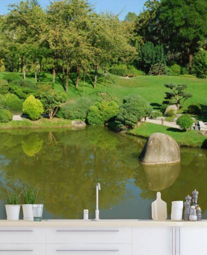 Decorazione murale con giardino giapponese e ponte rosso Decorazione murale con giardino giapponese e ponte rosso