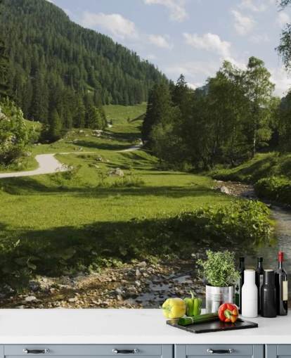 Carta da parati bavarese con foresta e