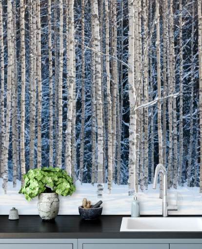 Winterwald-Wandbild namens Snowy Birch Forest für Schlafzimmer