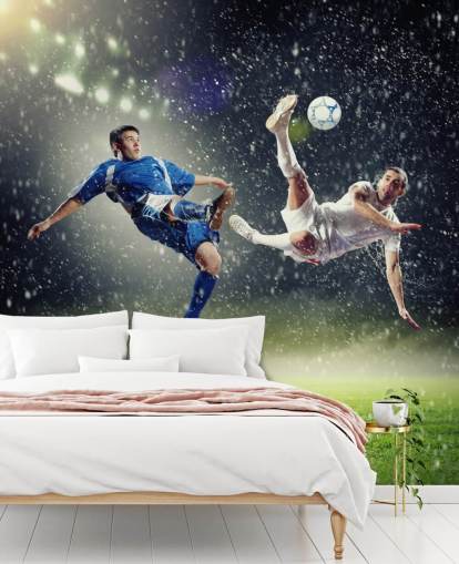 Personalisierbare Fußballtapete in Blau, Grün und Weiß mit dem Titel Zwei Fußballspieler, die den Ball schlagen, für das Kinderzimmer