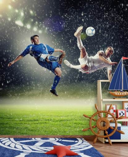 Personalisierbare Fußballtapete in Blau, Grün und Weiß mit dem Titel Zwei Fußballspieler, die den Ball schlagen, für das Kinderzimmer