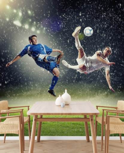 Personalisierbare Fußballtapete in Blau, Grün und Weiß mit dem Titel Zwei Fußballspieler, die den Ball schlagen, für das Kinderzimmer Personalisierbare Fußballtapete in Blau, Grün und Weiß mit dem Titel Zwei Fußballspieler, die den Ball schlagen, für das Kinderzimmer
