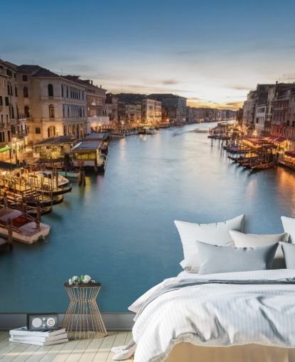 en kanal i Venezia om natten tapet