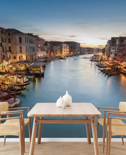 en kanal i Venedig natten tapet