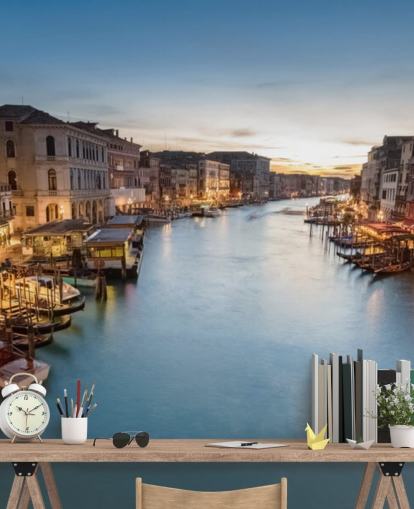 en kanal i Venezia om natten tapet