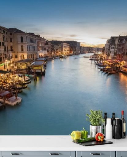 een kanaal in Venetië's nachts behang