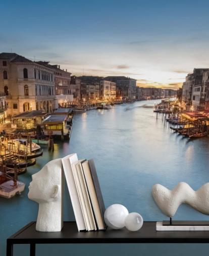 en kanal i Venedig natten tapet