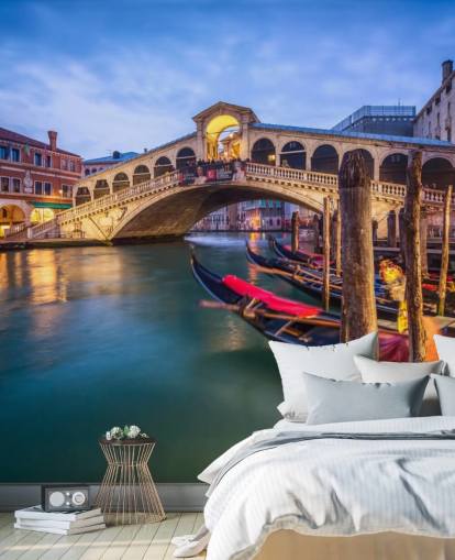 venetian bridge at night wallpaper