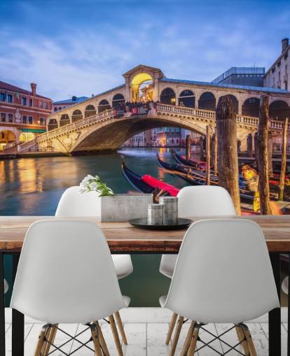 Descargar el fondo de pantalla venetian bridge at night Descargar el fondo de pantalla venetian bridge at night