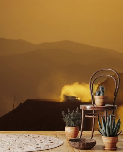 Coche en carretera de montaña polvorienta al atardecer Fondo de pantalla