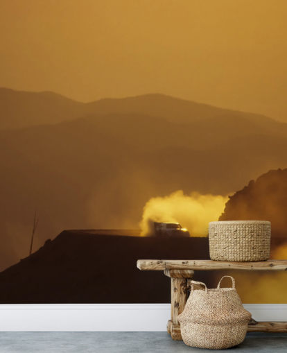 Carta da parati auto su Dusty Mountain Road al tramonto Carta da parati auto su Dusty Mountain Road al tramonto