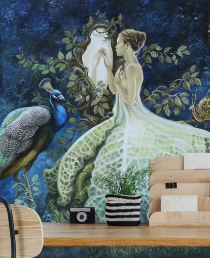 Kohl-Kleid-Lady und Peacock Tapete