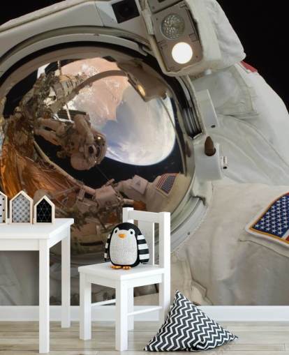 Reflekterar över arbete (2009) Väggmålning Reflekterar över arbete (2009) Väggmålning