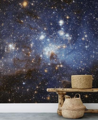 mural de papel pintado espacial azul y dorado llamado LH 95 en la Gran Nube de Magallanes para dormitorios