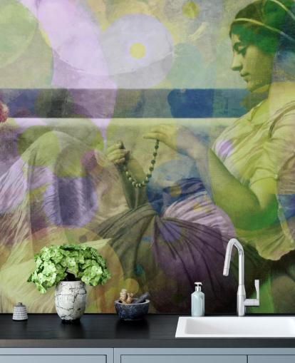 ritratto vintage di una donna con carta da parati moderna a strati di colore