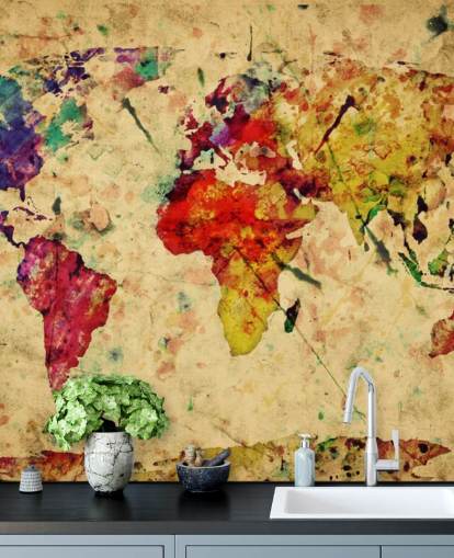 farverigt tilpassbart korttapet vægmaleri kaldet Colourful Vintage Map til hjemmekontorer, spisestuer og børns soveværelser
