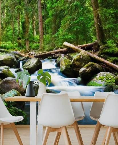 Decorazione murale con cascata nella foresta