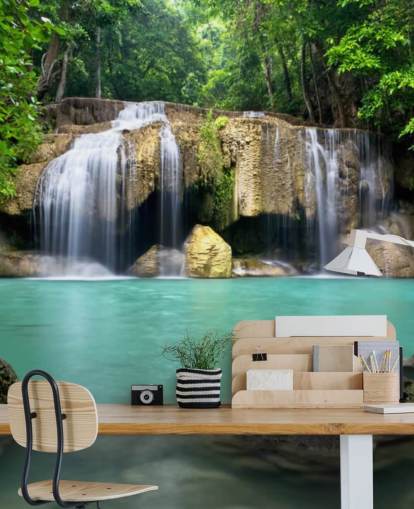 tropiska vattenfall tapetväggmålning som heter Vattenfall i Kanchanaburi, Thailand för hemmakontor, spa och yogastudior