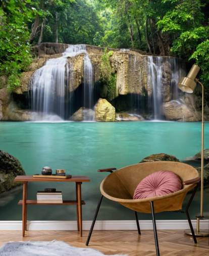 tropisches Wasserfall-Tapetenbild namens Waterfall in Kanchanaburi, Thailand, für Heimbüros, Spas und Yogastudios tropisches Wasserfall-Tapetenbild namens Waterfall in Kanchanaburi, Thailand, für Heimbüros, Spas und Yogastudios