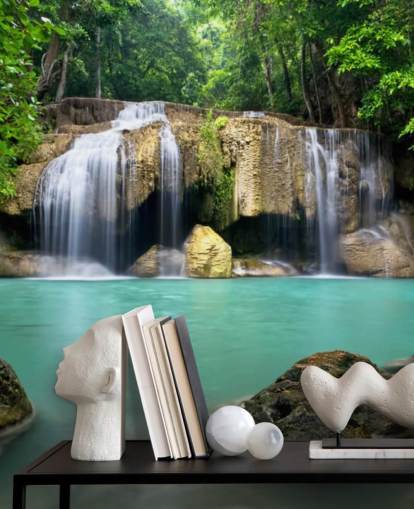 tropiska vattenfall tapetväggmålning som heter Vattenfall i Kanchanaburi, Thailand för hemmakontor, spa och yogastudior