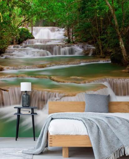 Decorazione murale con cascata tropicale